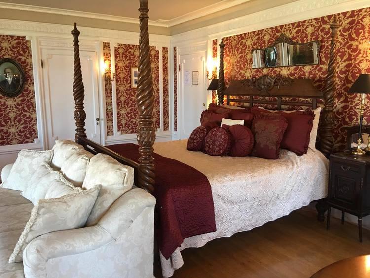 The presidental bedroom with a large bed and decorative accents