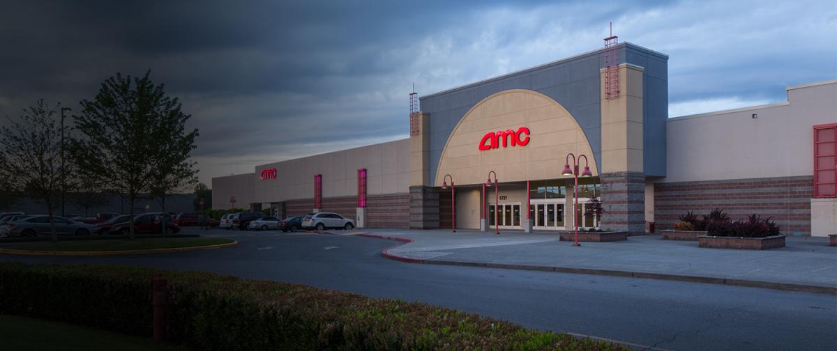 Exterier photo of AMC Theater in Lakewood